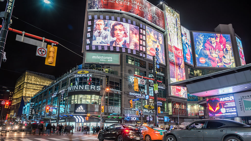 世界中の看板や広告の“LEDビジョン化”が加速している！「トロント・ヤングダンダススクエア」