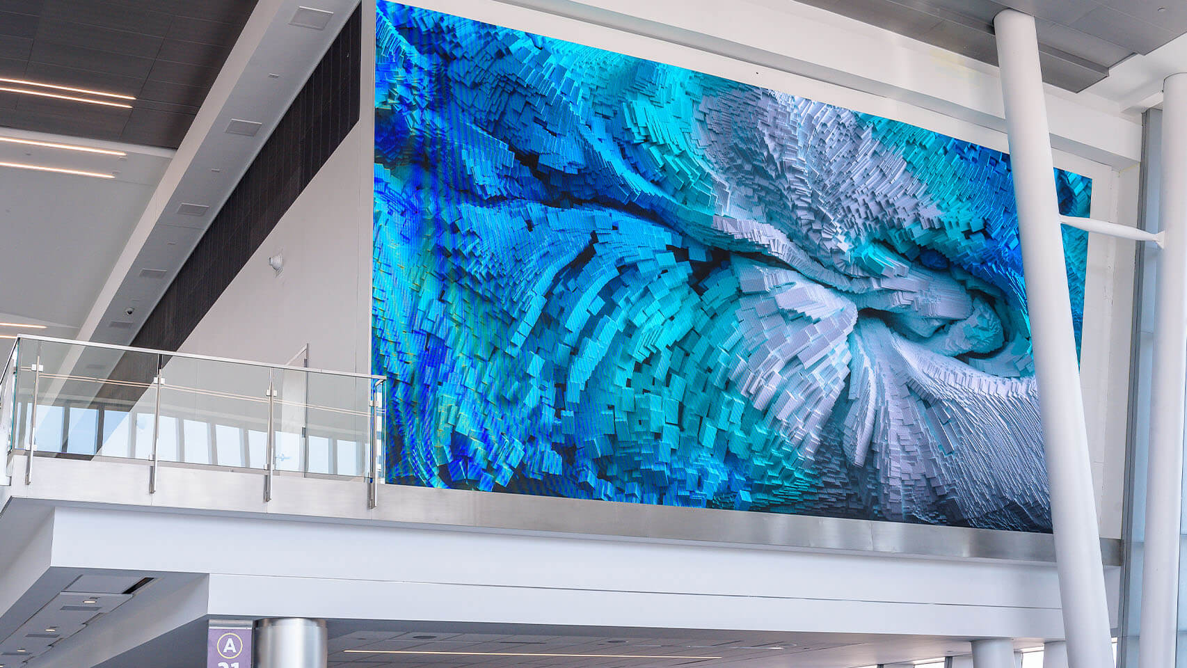 生まれ変わった空港に「LEDビジョン」のデジタルインスタレーションが登場！「シャーロット・ダグラス国際空港」