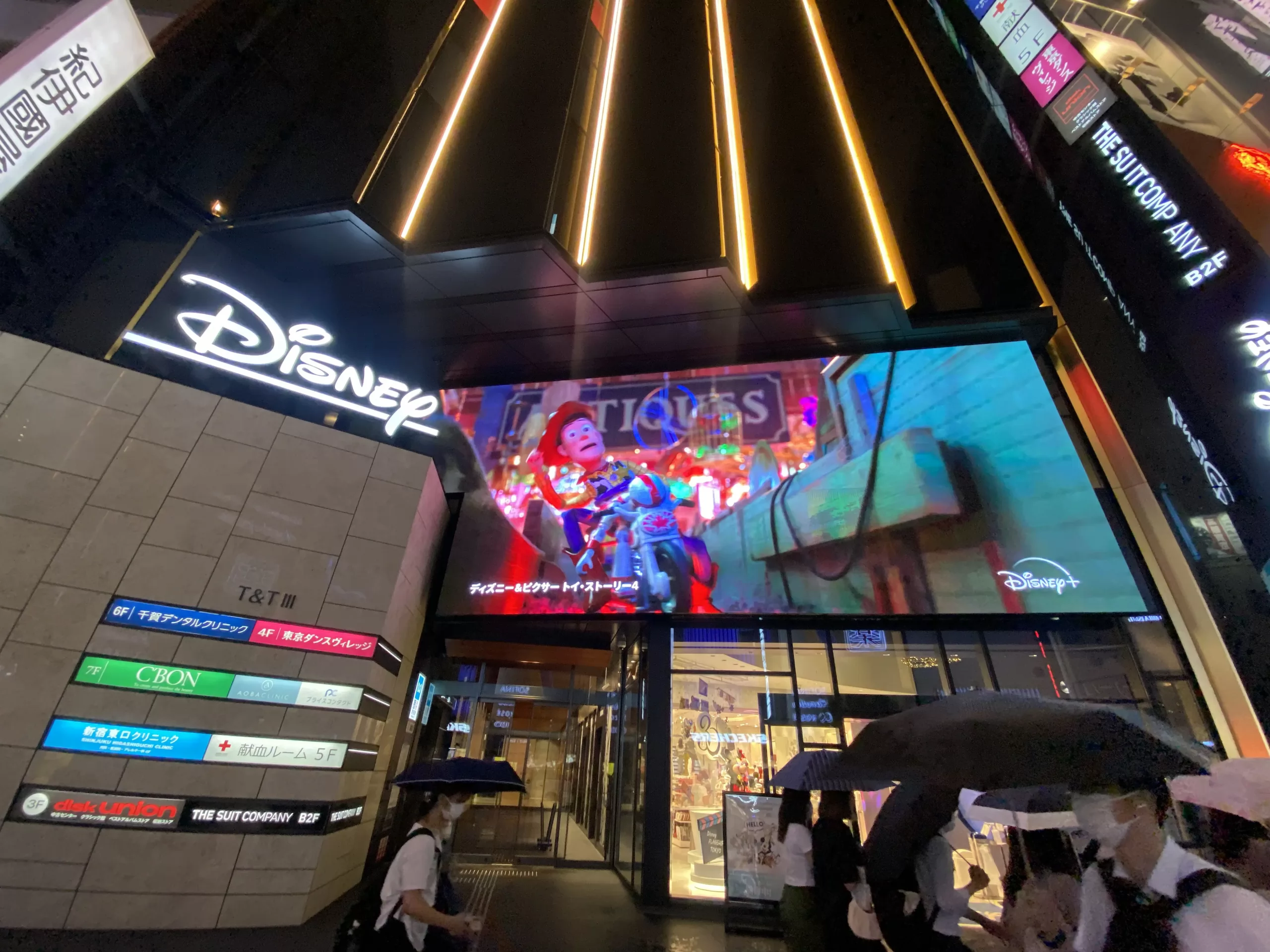 LEDビジョンで店舗演出を最大限に！話題の「ディズニーフラッグシップ東京」のLEDビジョンを紹介 